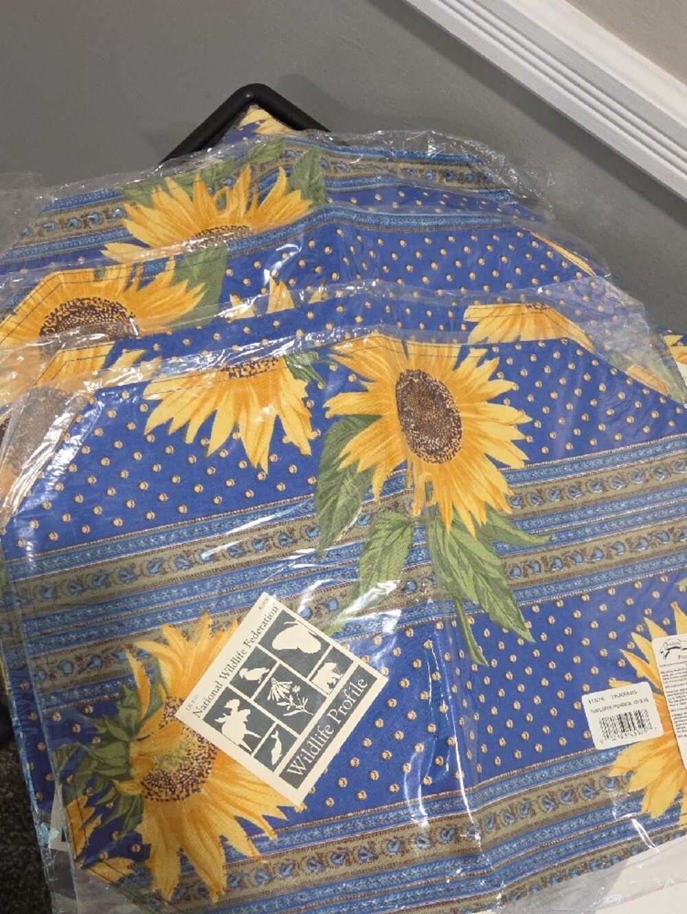NWT Sunflower Blue Table Linens Set (8) Setting Round Tablecloth 70" - Picture 4 of 9